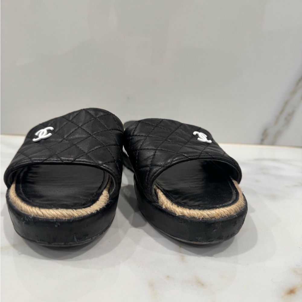 Chanel CC Cap Toe Espadrilles EU 35.5 | Timeless Luxury Flats - Picture 5 of 10